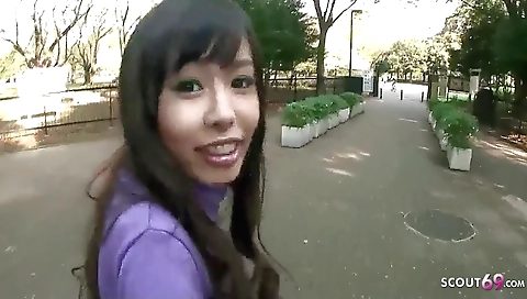 Shaky & huge ass-toped employe