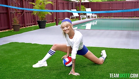 Hot blonde does sexy sex with her boyfriend