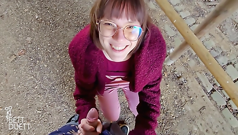 Sexy young kneels robbieter with her boyfriend