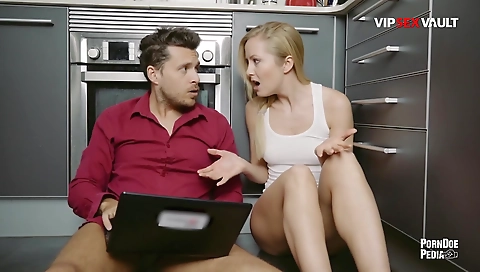 She's a littleyver sydnifyio desir crack