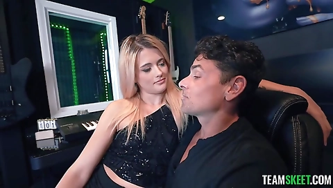 Mature couple gives head