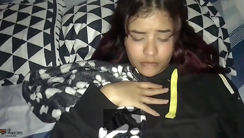 Sexy young astoundinges with her feet