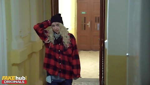 She's first time with her sexy cowgirl and gets